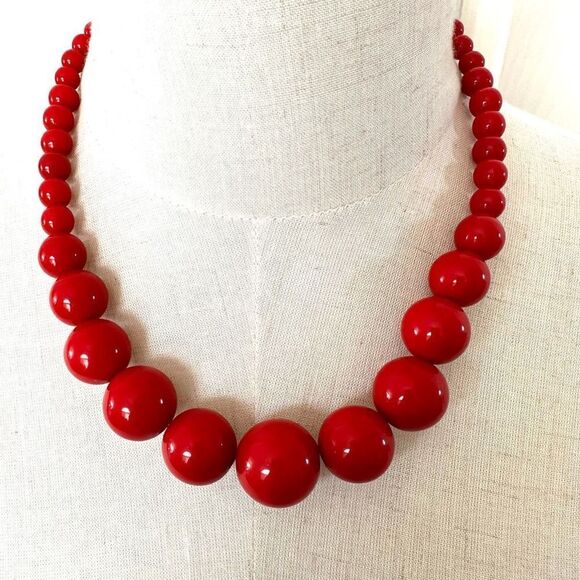 Red graduated beaded necklace - Picture 1 of 6